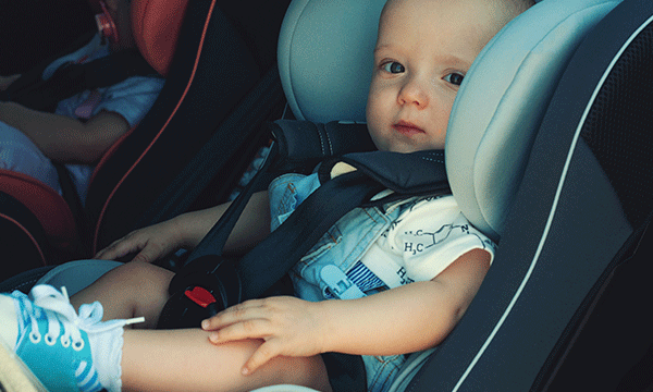 Consejos para llevar a un recién nacido en el coche